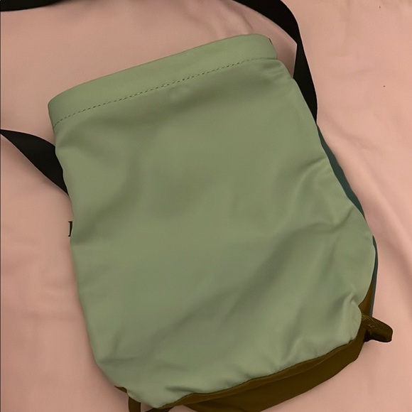 lululemon athletica Green and Olive Satchel water bottle crossbody - Picture 2 of 6
